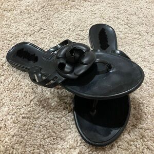 GUC Black Sandals